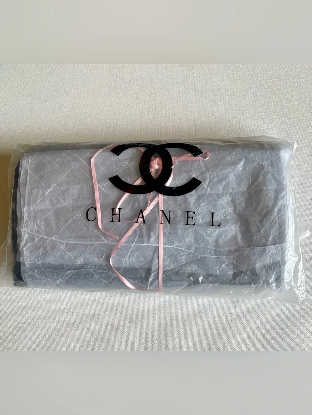 NEW CHANEL BEAUTE NOVELTY BAG BLACK FAUX PATENT LEATHER CLUTCH/WALLET ON CHAIN - Picture 17 of 17